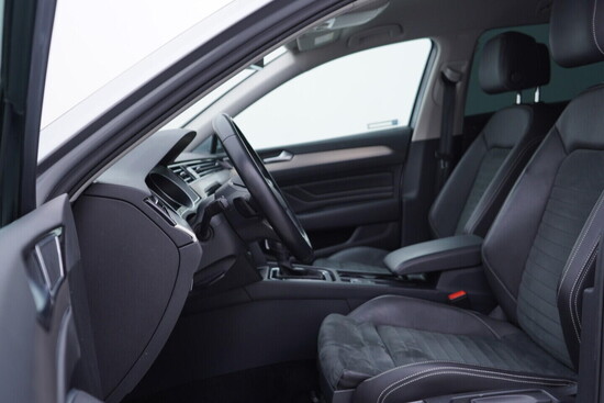 VOLKSWAGEN PASSAT VARIANT Elegance 2.0 TDI 110 kW automat, DPH_5
