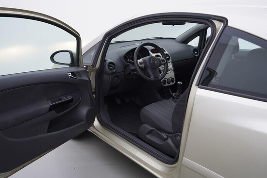 OPEL CORSA  1.2 CDTi 66 kW manuál_4