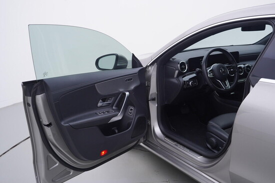 MERCEDES-BENZ CLA  1.3 . 120 kW automat_4