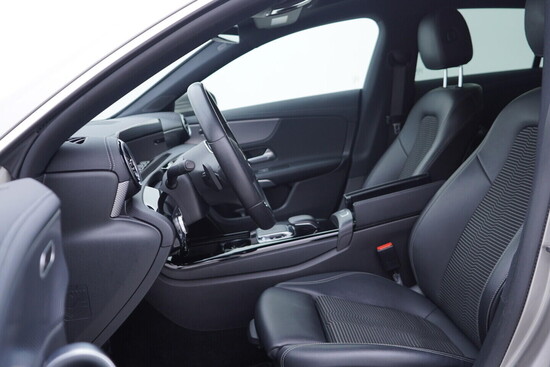 MERCEDES-BENZ CLA  1.3 . 120 kW automat_5