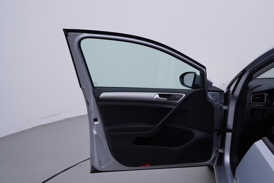 VOLKSWAGEN GOLF Trendline 1.0 TSI 85 kW automat, DPH_4