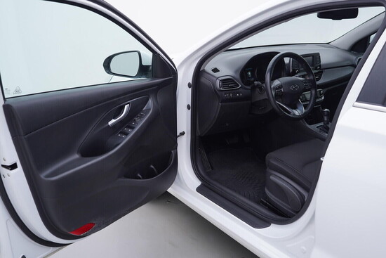 HYUNDAI I30 Style 1.6 CRDI 81 kW automat_4