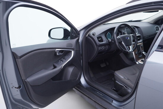 VOLVO V40 Cross Country 2.0 D3 110 kW automat_4