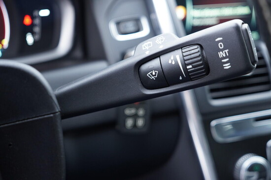 VOLVO XC60 R-design Momentum 2.4 D4 133 kW automat_5