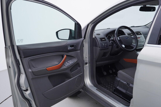 FORD KUGA Trend 2.0 TDCi 100 kW manuál_4