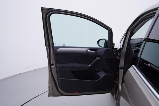 VOLKSWAGEN TOURAN Highline 1.5 TSI 110 kW automat, DPH_4