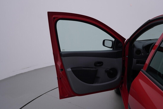 RENAULT CLIO  1.1 16V 55 kW manuál_4