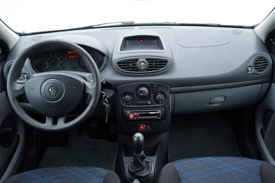 RENAULT CLIO  1.1 16V 55 kW manuál_5