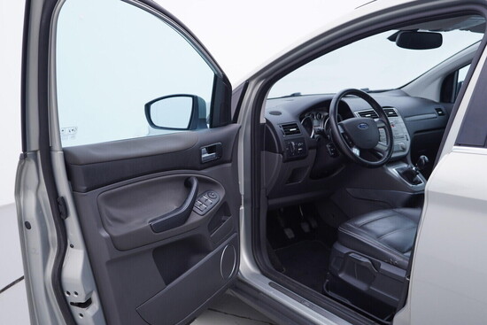FORD KUGA Titanium 2.0 TDCi 100 kW manuál_4