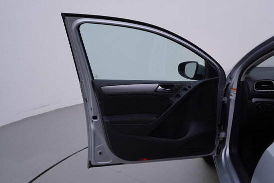 VOLKSWAGEN GOLF Trendline 1.4 16V 59 kW manuál_4