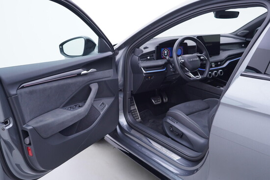ŠKODA SUPERB IV NZ SportLine 2.0 TDI 142 kW automat, DPH_4
