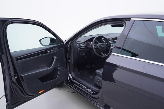 ŠKODA SUPERB L&K 2.0 TDI 140 kW automat_4