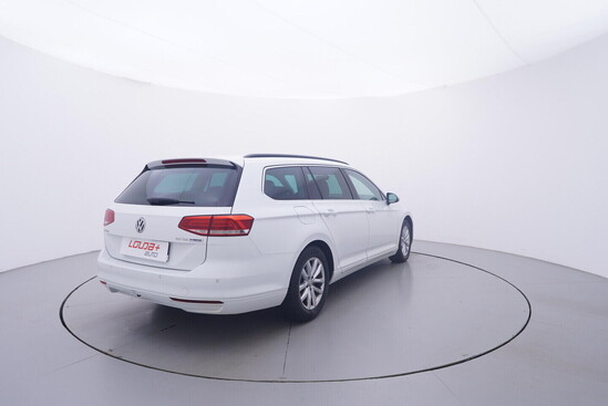 VOLKSWAGEN PASSAT  2.0 TDI 110 kW automat_3