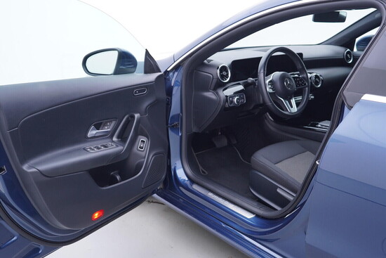 MERCEDES-BENZ CLA 1.3 . 100 kW automat_4