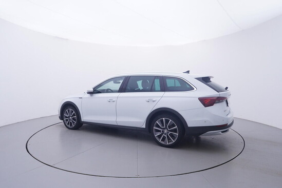 ŠKODA OCTAVIA Scout 2.0 TSI 140 kW automat, DPH_2