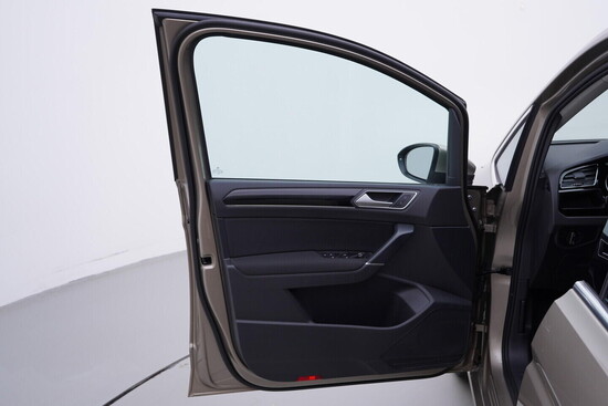 VOLKSWAGEN TOURAN Highline 1.4 TSI 110 kW automat_4