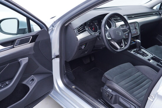 VOLKSWAGEN PASSAT Elegance 2.0 TDI 110 kW automat, DPH_4