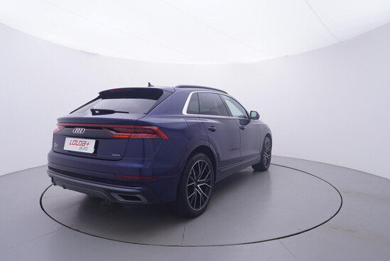 AUDI Q8 S-line 3.0 210 kW automat, DPH_3