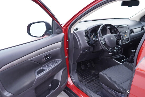 MITSUBISHI OUTLANDER  2.0 Mivec 110 kW manuál_4