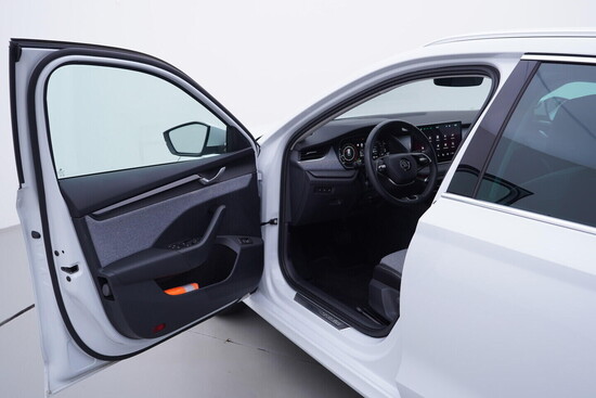 ŠKODA OCTAVIA Selection 2.0 TDI 110 kW automat, DPH_4