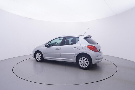 PEUGEOT 207  1.4 16V 65 kW manuál_2
