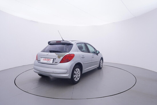 PEUGEOT 207  1.4 16V 65 kW manuál_3