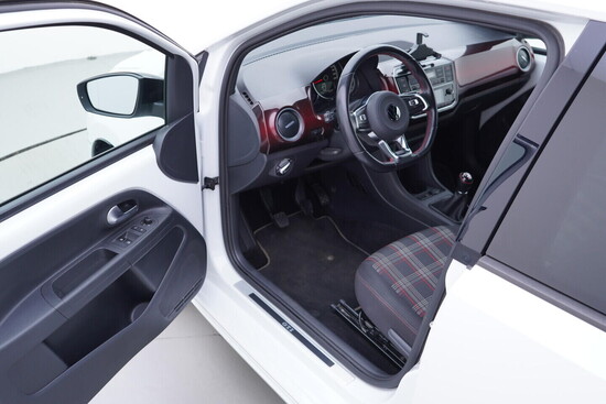 VOLKSWAGEN UP!  1.0 TSI 85 kW manuál_4