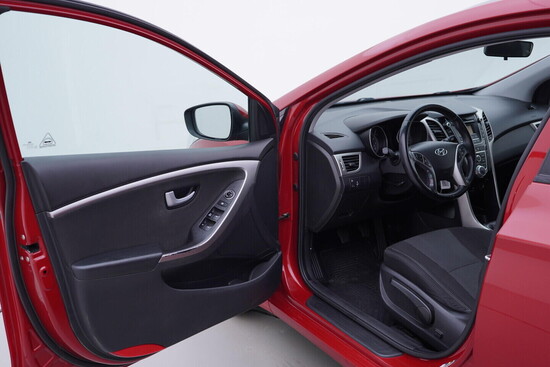 HYUNDAI I30 Trikolor 1.6 GDi 88 kW manuál_4