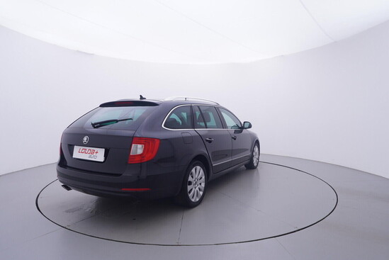 ŠKODA SUPERB Elegance 2.0 TDI 125 kW automat_3