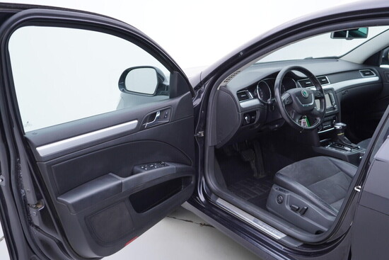 ŠKODA SUPERB Elegance 2.0 TDI 125 kW automat_4