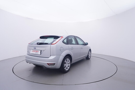FORD FOCUS  1.6 16V 74 kW manuál_3