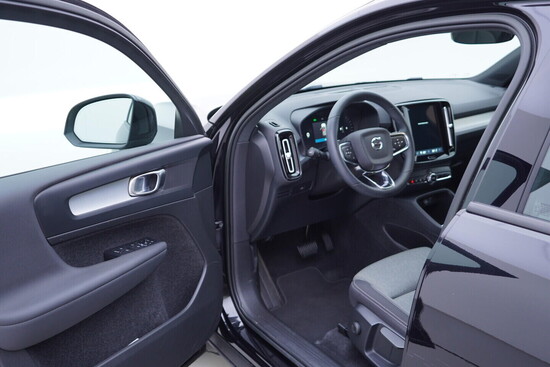 VOLVO XC40 Core 2.0 120 kW automat, DPH_4
