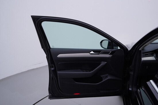 VOLKSWAGEN PASSAT Comfortline  2.0 TDI 140 kW automat_4