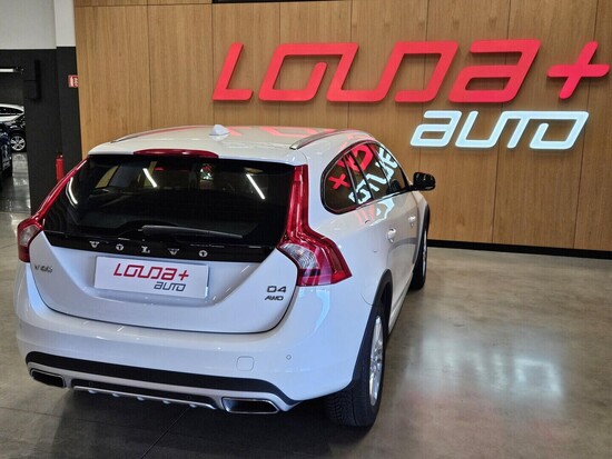 VOLVO V60 Momentum 2.4 D4 140 kW automat_1