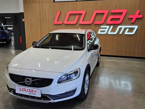 VOLVO V60 Momentum 2.4 D4 140 kW automat_2
