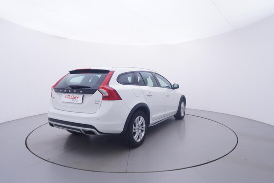 VOLVO V60 Momentum 2.4 D4 140 kW automat_3