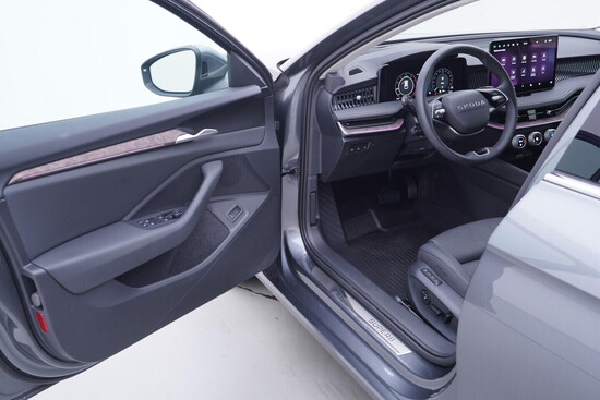 ŠKODA SUPERB L&K 2.0 TDI 110 kW automat_4