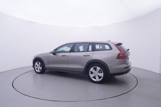 VOLVO V60 CrossCountry 2.0 D4 145 kW automat_2