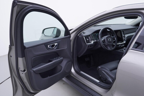 VOLVO V60 CrossCountry 2.0 D4 145 kW automat_4
