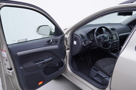 ŠKODA OCTAVIA Elegance 2.0 TDI 103 kW manuál_4