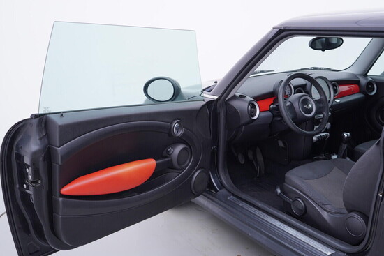 MINI ONE  1.4 16V 55 kW manuál_4