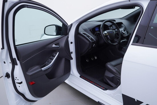 FORD FOCUS ST 2.0 2.0L EcoBoost 184 kW manuál_4