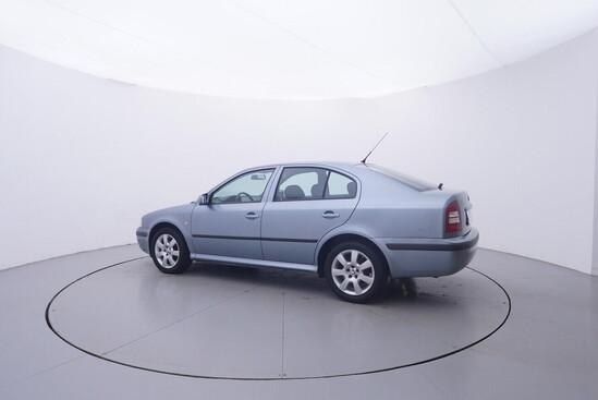 ŠKODA OCTAVIA Tour 1.6 MPI 75 kW manuál_2