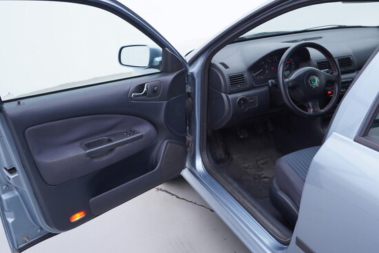 ŠKODA OCTAVIA Tour 1.6 MPI 75 kW manuál_4
