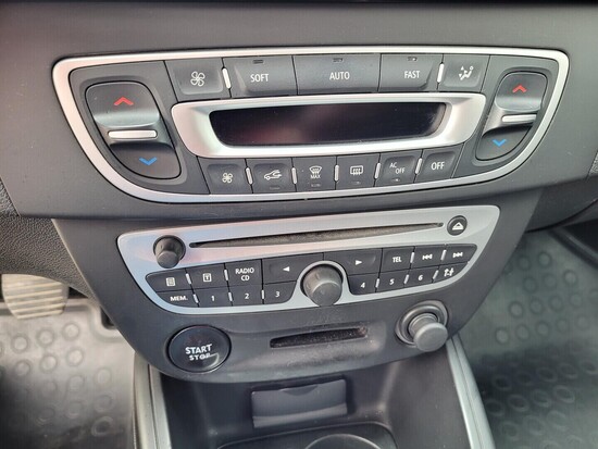 RENAULT MÉGANE dynamique 1.9 DCI 96 kW manuál_5