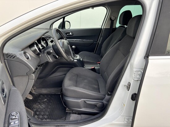PEUGEOT 5008  1.6 vti 88 kW manuál_4