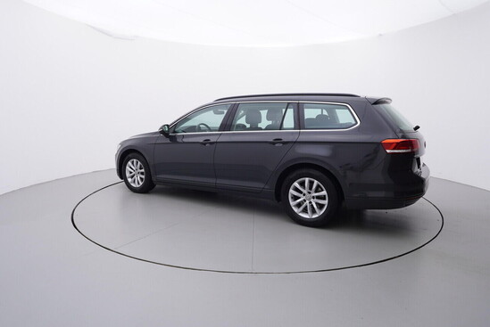 VOLKSWAGEN PASSAT VARIANT COMFORTLINE 1.6 TDI 88 kW manuál, DPH_2