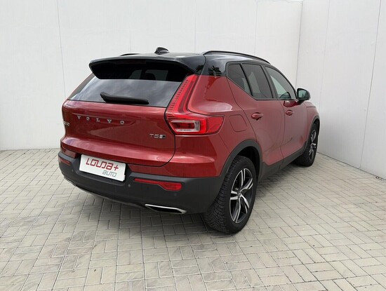 VOLVO XC40 R Design 2.0 T5 182 kW automat_3