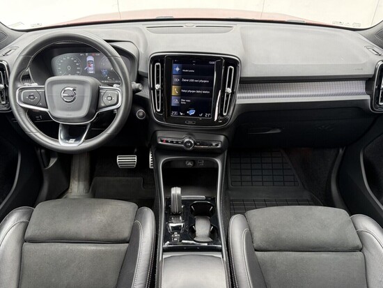 VOLVO XC40 R Design 2.0 T5 182 kW automat_4