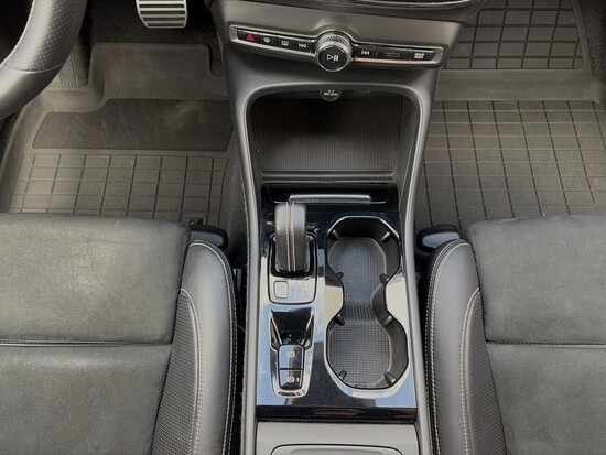 VOLVO XC40 R Design 2.0 T5 182 kW automat_5
